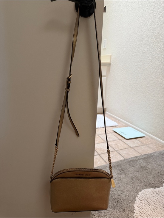 Michael Kors Handbags - Michael Kors Tan Pebbled Crossbody with Gold Chain Strap